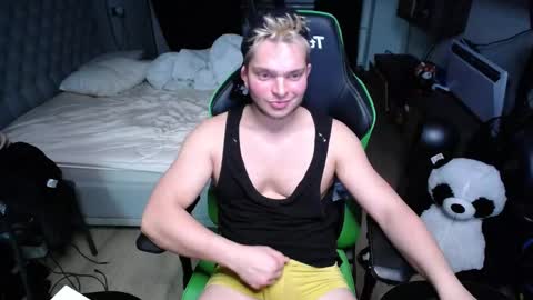 Snapshot of flirty_sugar chatting on November 19, 10:10 pm Flirty sugar online show from November 19, 10:10 pm