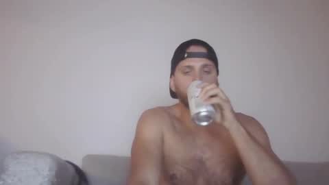 Snapshot of flopy1995 chatting on December 29, 6:35 am flopy1995 online show from December 29, 6:35 am