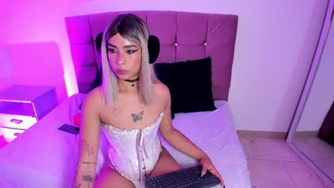 Snapshot of flor_pink chatting on April 17, 4:26 am Flor online show from April 17, 4:26 am