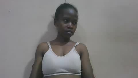 Snapshot of flora48230522373 chatting on April 20, 6:27 am flora48230522373 online show from April 20, 6:27 am