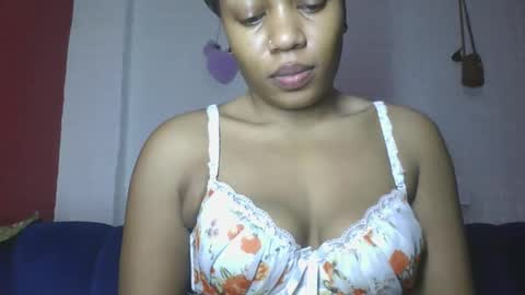 Snapshot of flora_fantasy chatting on April 25, 7:22 pm fantasy online show from April 25, 7:22 pm