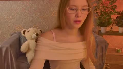 Snapshot of floralarsson chatting on May 30, 10:23 am hey there guys im Flora no not the one from WInx. But I love magical stuff and especially I love nature. I dont know I thin online show from May 30, 10:23 am