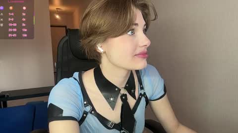 Snapshot of florenceheatly chatting on May 31, 10:11 am Flora online show from May 31, 10:11 am