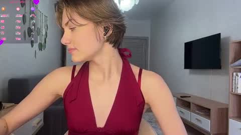 Snapshot of florenceheatly chatting on June 20, 11:35 am Flora online show from June 20, 11:35 am