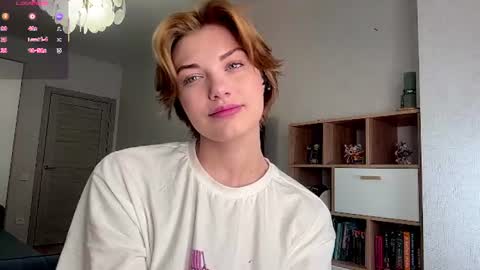 Snapshot of florenceheatly chatting on July 24, 10:13 am Flora online show from July 24, 10:13 am