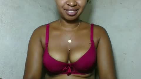 Snapshot of florencia011 chatting on April 25, 7:00 am florencia011 online show from April 25, 7:00 am