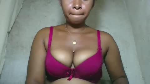 Snapshot of florencia011 chatting on May 17, 7:50 am florencia011 online show from May 17, 7:50 am