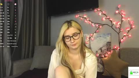 Helly online show from April 16, 9:50 pm