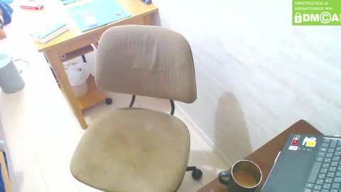 Snapshot of flowerbox chatting on February 15, 6:02 am flowerbox online show from February 15, 6:02 am