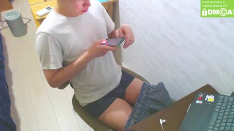 Snapshot of flowerbox chatting on February 24, 11:32 am flowerbox online show from February 24, 11:32 am