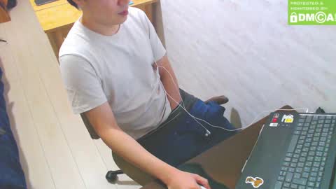 Snapshot of flowerbox chatting on March 8, 12:09 pm flowerbox online show from March 8, 12:09 pm