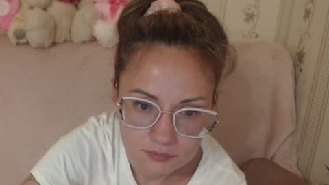 Snapshot of flowercandydoll1313 chatting on June 23, 8:18 pm say meow and send tip online show from June 23, 8:18 pm
