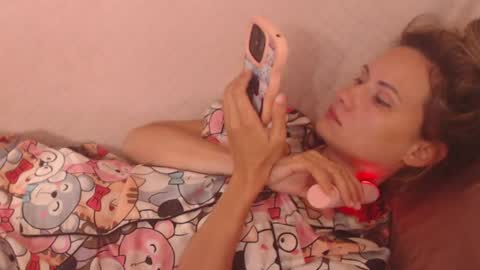 Snapshot of flowercandydoll1313 chatting on July 7, 7:23 am say meow and send tip online show from July 7, 7:23 am