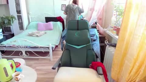 Flowerlower online show from February 21, 8:15 am