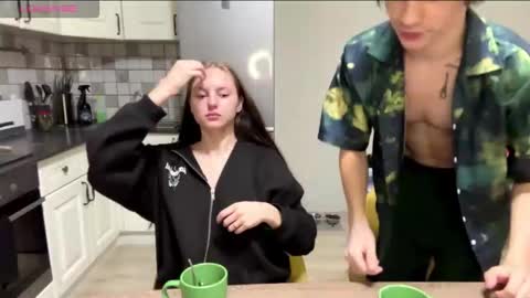 flowerscouple online show from March 3, 10:26 pm