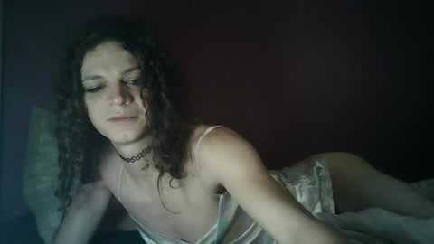 Snapshot of flowpinou chatting on May 6, 2:08 am Emmy online show from May 6, 2:08 am