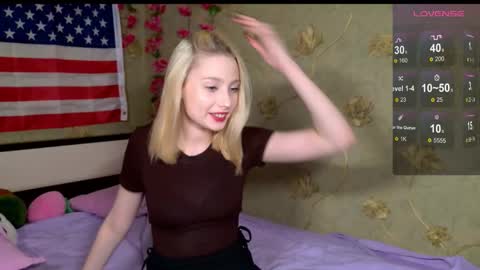 fluffy_cloude online show from October 25, 12:23 pm