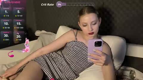 fluffy_cloude online show from March 22, 4:49 am