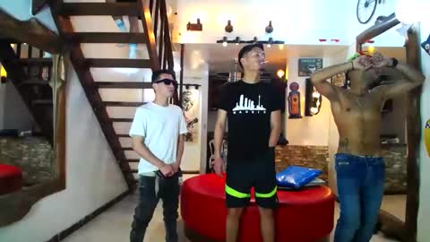 flyckers online show from January 12, 11:15 pm