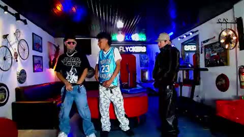flyckers online show from June 9, 1:12 pm