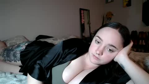 Snapshot of fncollegegrl chatting on December 24, 7:17 am Wednesday online show from December 24, 7:17 am