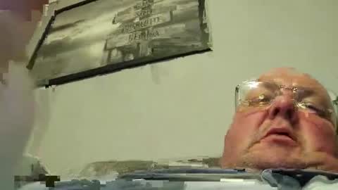 Snapshot of focusfuker chatting on January 11, 1:37 am focusfuker online show from January 11, 1:37 am