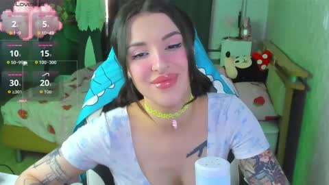 Snapshot of folinskaayaa chatting on June 8, 3:29 am folinskaayaa online show from June 8, 3:29 am