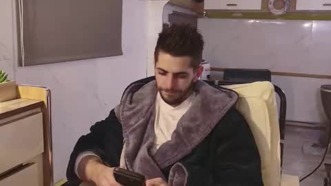 independent model online show from January 8, 7:05 pm