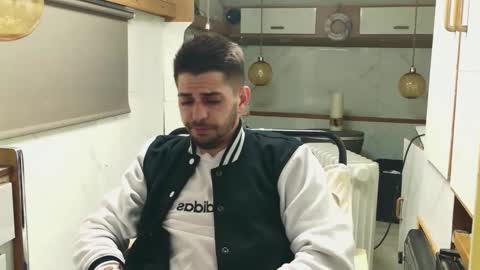 independent model online show from March 18, 7:50 pm