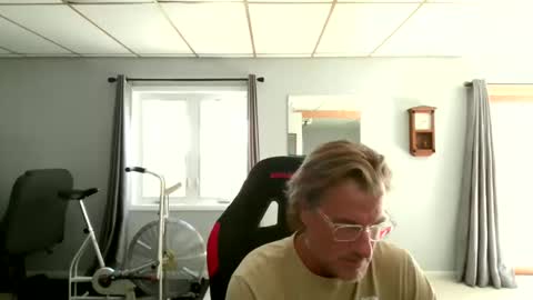 foodforcatfists online show from February 12, 8:37 pm