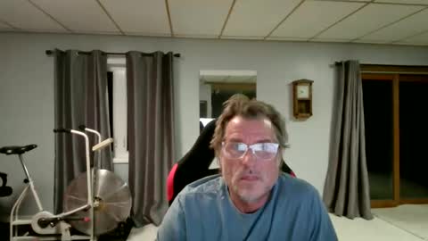 Snapshot of foodforcatfists chatting on April 14, 2:39 am foodforcatfists online show from April 14, 2:39 am