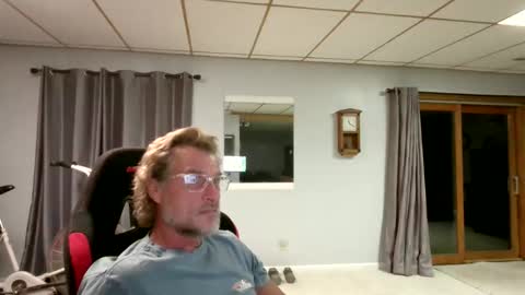 Snapshot of foodforcatfists chatting on June 4, 4:18 am foodforcatfists online show from June 4, 4:18 am