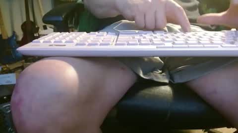Snapshot of fooman103 chatting on April 10, 6:07 am Fooman1007 online show from April 10, 6:07 am