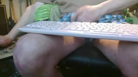 Snapshot of fooman103 chatting on April 21, 2:51 am Fooman1007 online show from April 21, 2:51 am