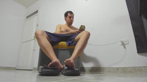 Snapshot of foot_master777 chatting on February 5, 1:15 am foot_master777 online show from February 5, 1:15 am