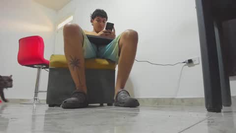 Snapshot of foot_master777 chatting on February 6, 1:10 pm foot_master777 online show from February 6, 1:10 pm