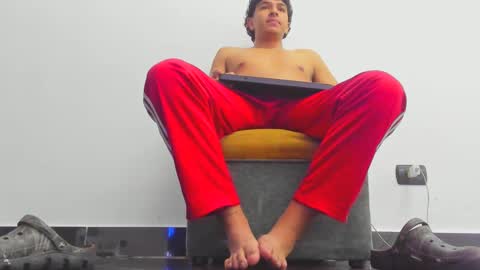 Snapshot of foot_master777 chatting on March 4, 12:50 am foot_master777 online show from March 4, 12:50 am