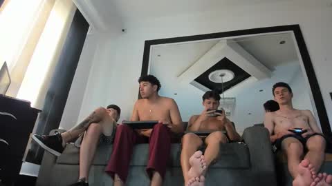 Snapshot of foot_master777 chatting on September 28, 7:52 pm foot_master777 online show from September 28, 7:52 pm