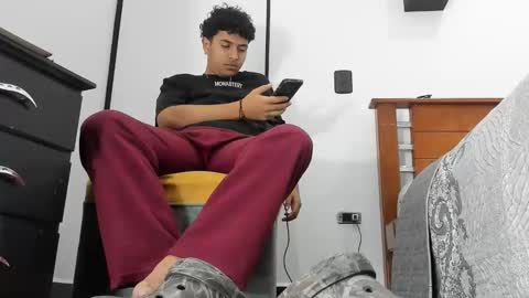 Snapshot of foot_master777 chatting on September 30, 7:24 am foot_master777 online show from September 30, 7:24 am