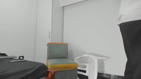 Snapshot of foot_master777 chatting on October 13, 6:13 am foot_master777 online show from October 13, 6:13 am