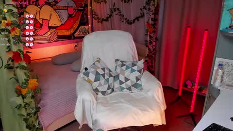 Snapshot of forest_lina chatting on December 8, 9:57 am     online show from December 8, 9:57 am