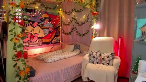 Snapshot of forest_lina chatting on February 16, 4:10 pm     online show from February 16, 4:10 pm