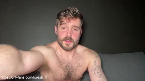 Snapshot of forestcliff chatting on January 4, 1:31 am Forest online show from January 4, 1:31 am