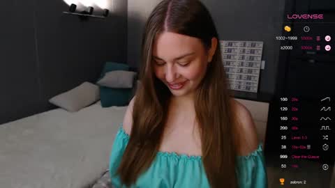 Snapshot of foreversmileme chatting on May 13, 3:20 pm Julia online show from May 13, 3:20 pm