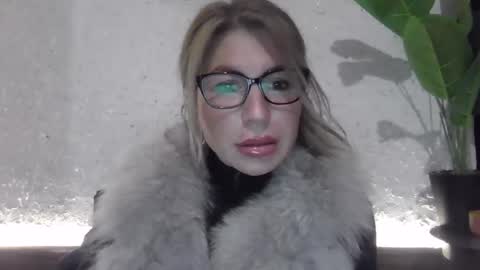 Snapshot of fox_red_lady7 chatting on December 3, 4:39 pm fox_red_lady7 online show from December 3, 4:39 pm