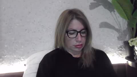 Snapshot of fox_red_lady7 chatting on December 7, 8:05 pm fox_red_lady7 online show from December 7, 8:05 pm