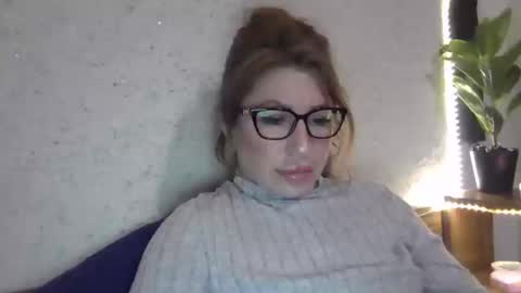 Snapshot of fox_red_lady7 chatting on January 23, 8:24 pm fox_red_lady7 online show from January 23, 8:24 pm