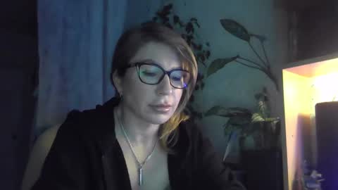 Snapshot of fox_red_lady7 chatting on March 3, 6:33 pm fox_red_lady7 online show from March 3, 6:33 pm