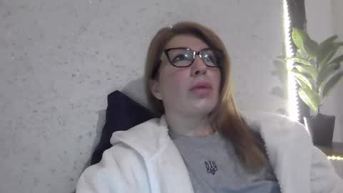 Snapshot of fox_red_lady7 chatting on March 11, 8:09 pm fox_red_lady7 online show from March 11, 8:09 pm