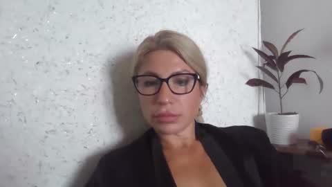 Snapshot of fox_red_lady7 chatting on September 11, 7:19 am fox_red_lady7 online show from September 11, 7:19 am